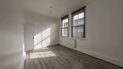 Huge room in Bow (E3), 5 mins from Victoria park Main Photo