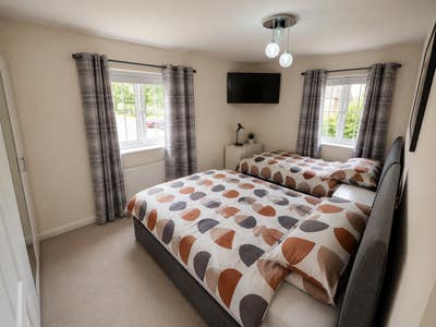 3 Rooms in New Build Home Main Photo