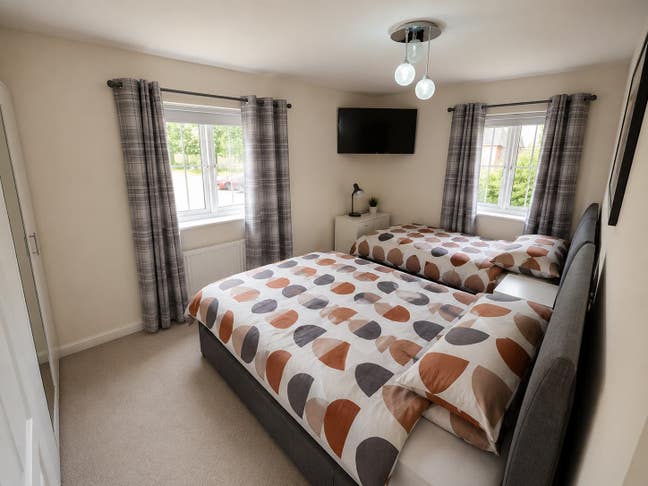 3 Rooms in New Build Home Main Photo