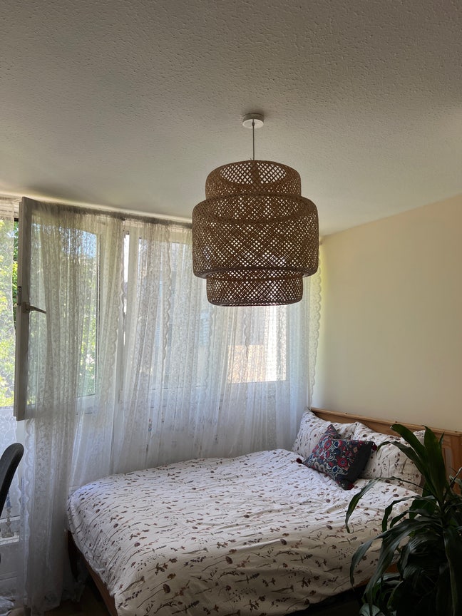 Spacious double room in girls flat for rent! Main Photo