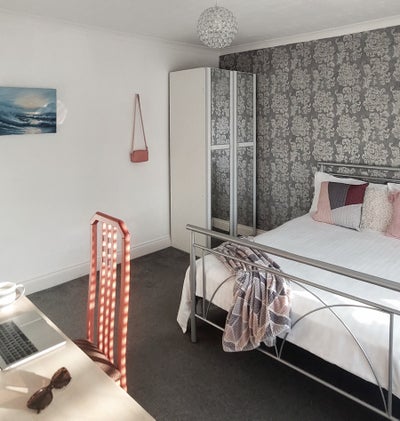 Big double rooms near airport, hospital & shops Main Photo