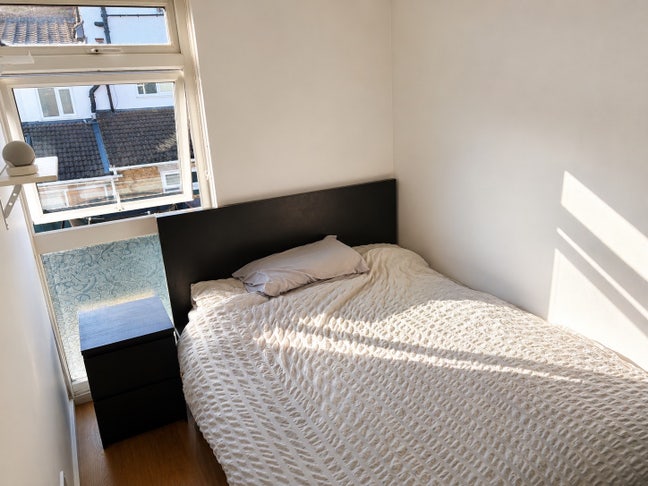 Room in family home  Main Photo