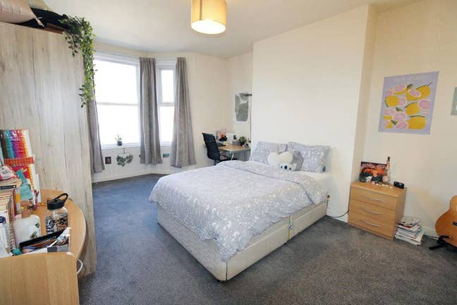 Furnished large Double room - Clean and tidy flat Main Photo