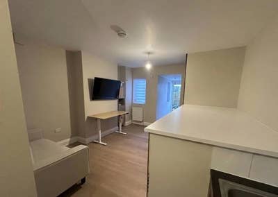 Recently renovated 1 bedroom including bills Main Photo