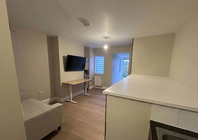 Recently renovated 1 bedroom including bills Main Photo