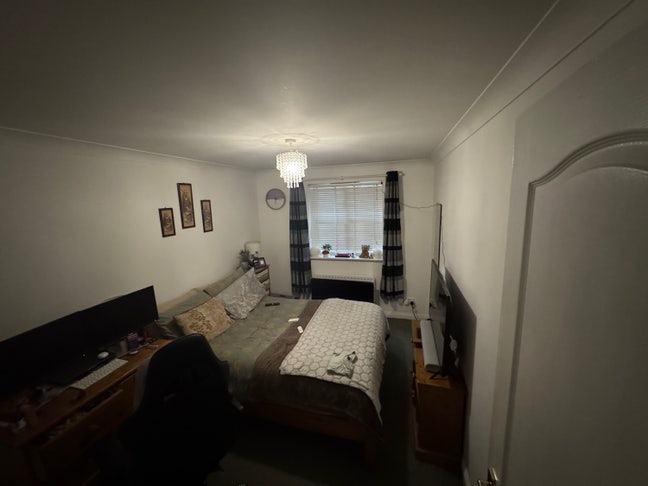 Any working professionals or students around !? Main Photo