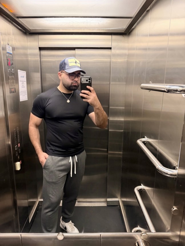 Easygoing Professional seeking En-suite room Main Photo