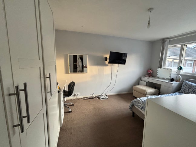 Spacious double room for one person  Main Photo