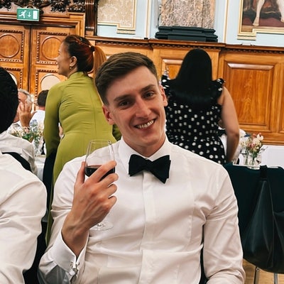 30 year old easygoing professional Main Photo
