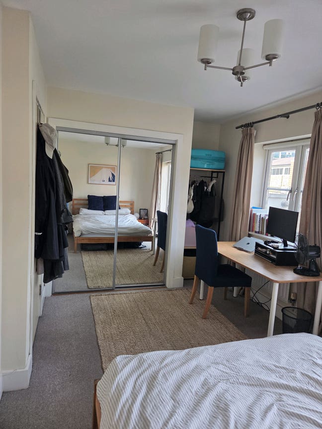 Double room w. ensuite & balcony | Clapham South Main Photo