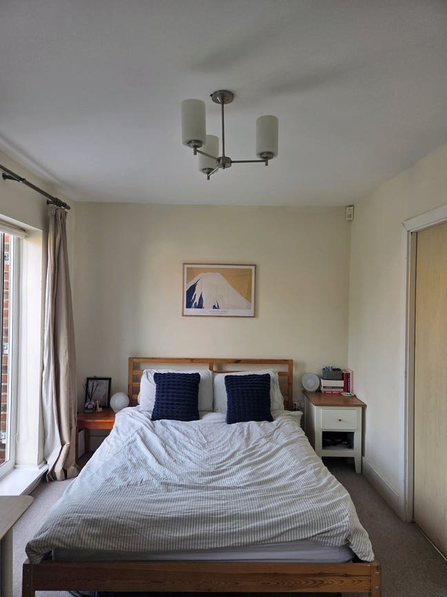 Double room w. ensuite & balcony | Clapham South Main Photo