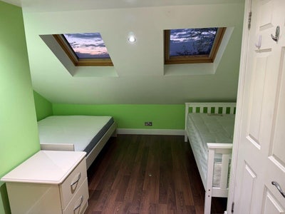 Spacious double bedroom with private bedroom  Main Photo