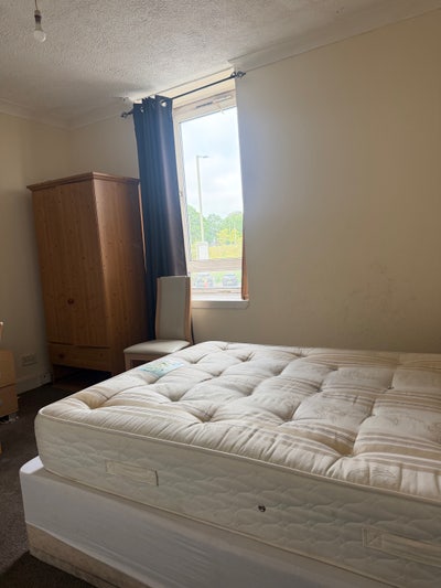 Room available near city centre Main Photo