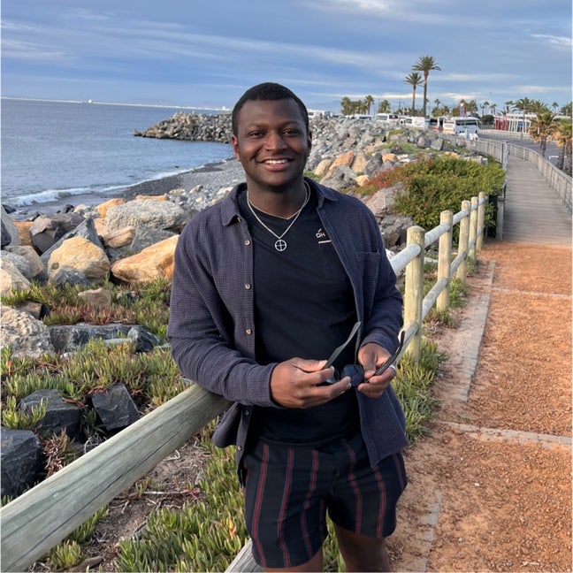 I am a professional male aged 27. I am lookin... Main Photo