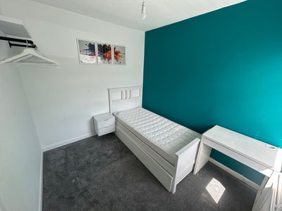Central Location,Modern room All Bill inc Main Photo