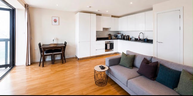 Entire 1-Bed Flat, Olympic Village bills inc Main Photo