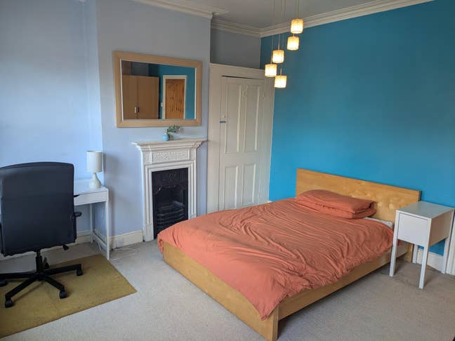 Large Room for rent in shared house Main Photo