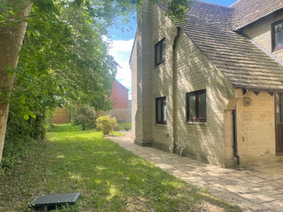 Lovely double room available in Coate Main Photo