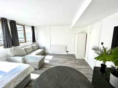 4 Renovated Rooms Near Paddington Main Photo