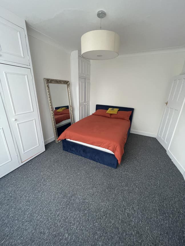 Large 15m2 Double Room Main Photo