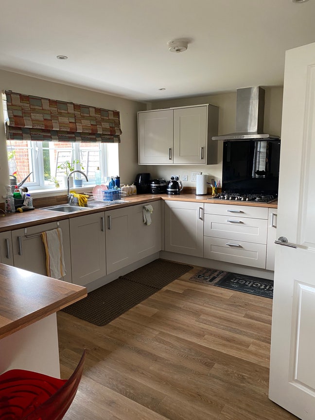 Double spacious bed room - All bills inclusive Main Photo