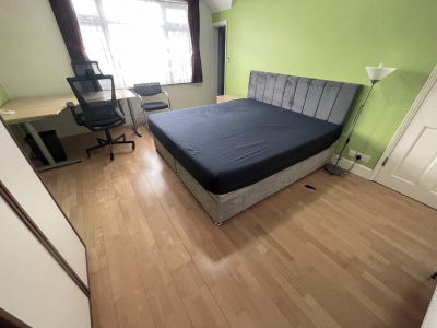 Large Double Room, Quiet location Close to Tube Main Photo