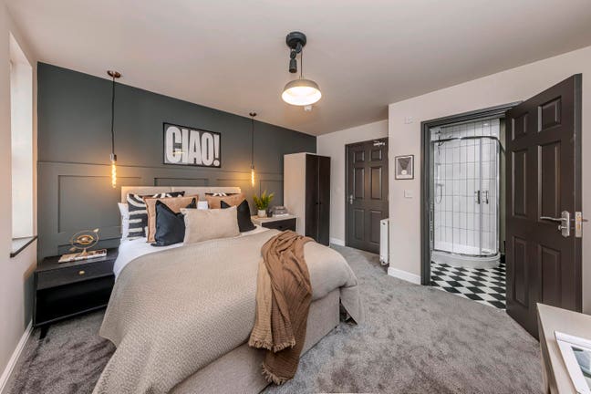 New High-End Rooms💥 Central Location | Parking  Main Photo