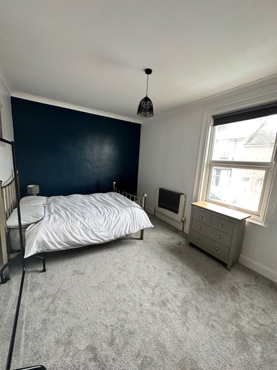 Large Double Room in Laira Main Photo