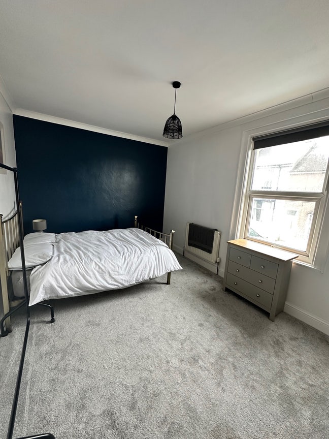 Large Double Room in Laira Main Photo