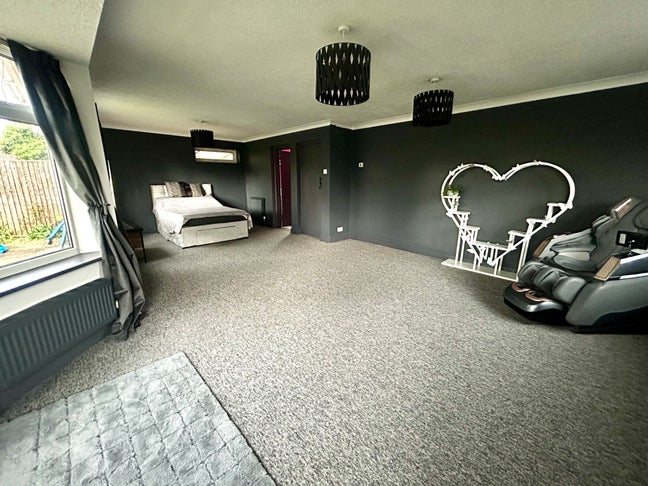 Studio / Annex large room available  Main Photo