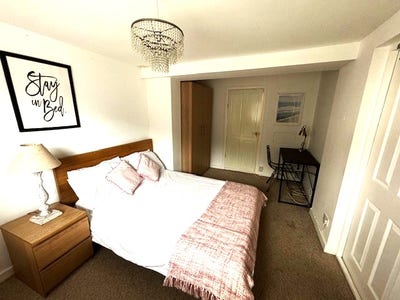 Dble Ensuite I No Deposit*I Clean and Tidy House Main Photo