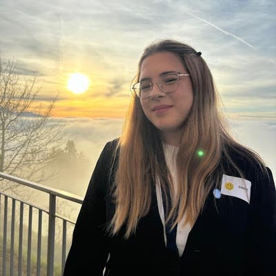Hi! I’m a 19-year-old female student who wi... Main Photo