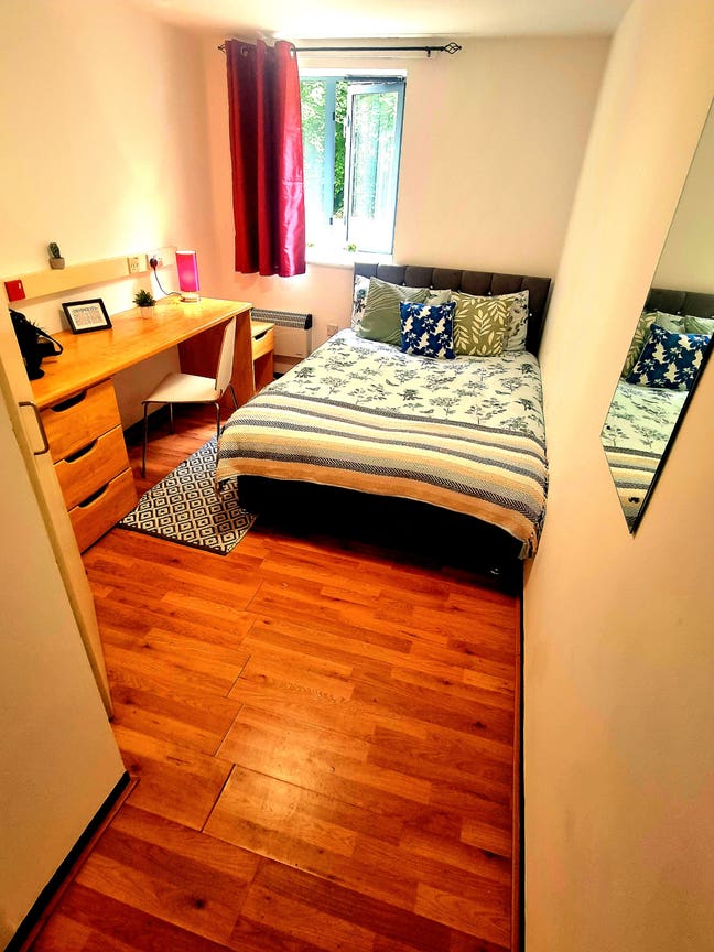 Double ensuite all inc short term Greenwich SE18  Main Photo