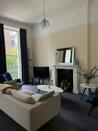 Room in Bloomsbury in August Main Photo