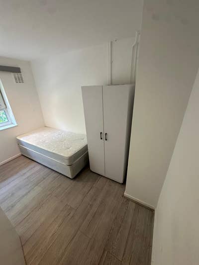 New Room - Stratford - 15 Mins to Station  Main Photo