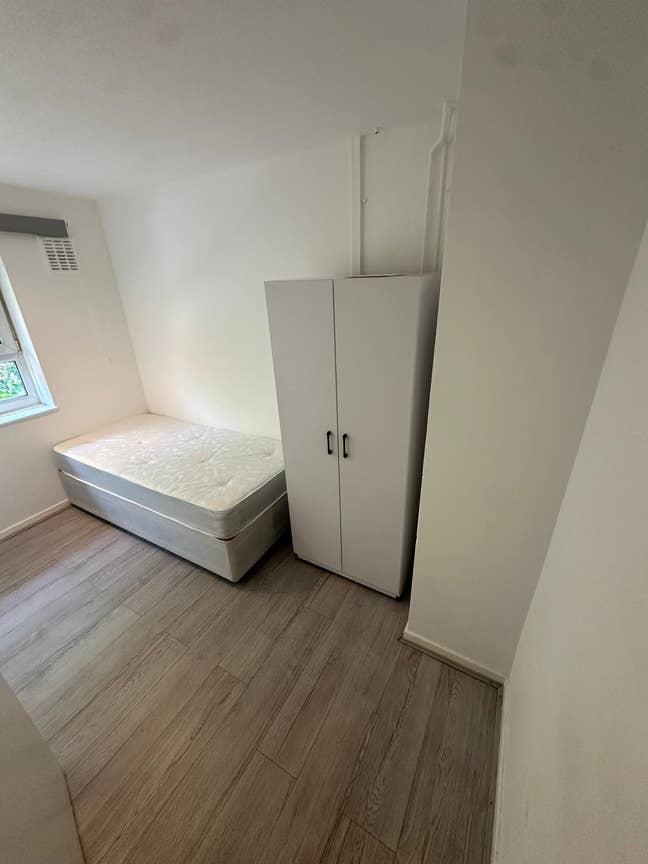 New Room - Stratford - 15 Mins to Station  Main Photo