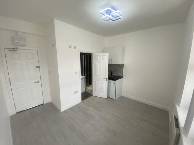 Ensuite Studio Rooms - Lewisham- Available Main Photo