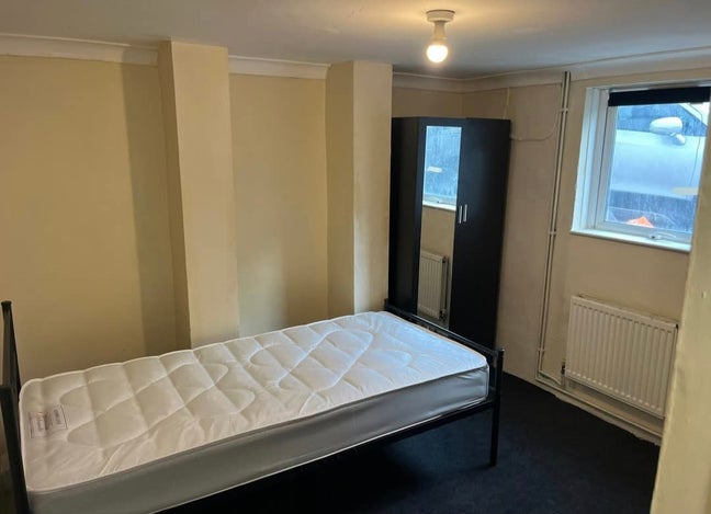 Small Double Room Main Photo