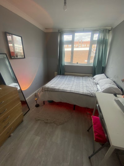 Double bedroom in Homerton Main Photo