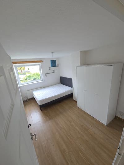 Spacious Double Room for Rent Main Photo