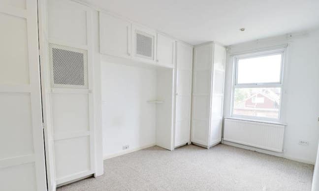 Huge Double with Ensuite in Friendly 3 Bed Flat Main Photo