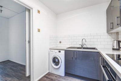 Room to Rent with a River View. Main Photo