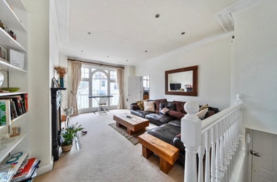 Double room in beautiful, spacious flat Main Photo