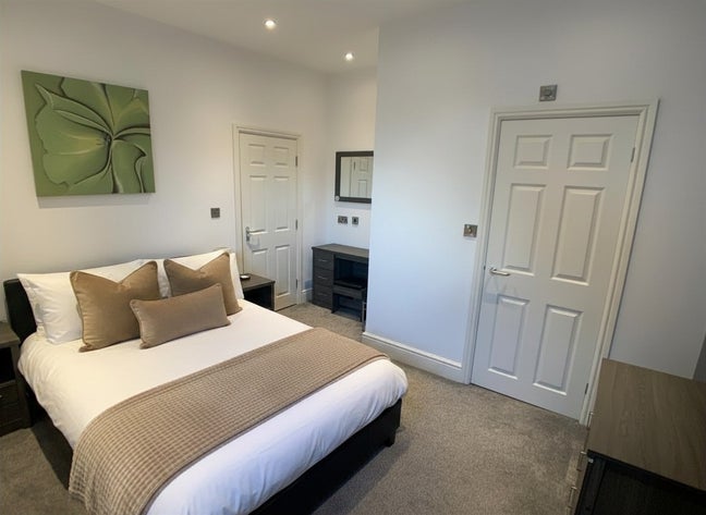 🌟 Modern Ensuite Room close to town centre Main Photo