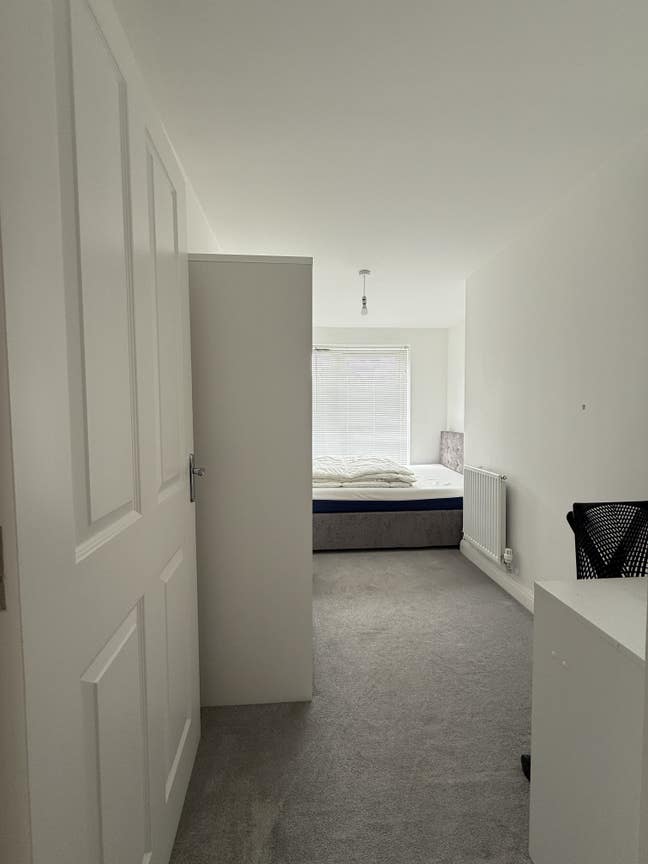 Single room to rent (Furnished) Main Photo