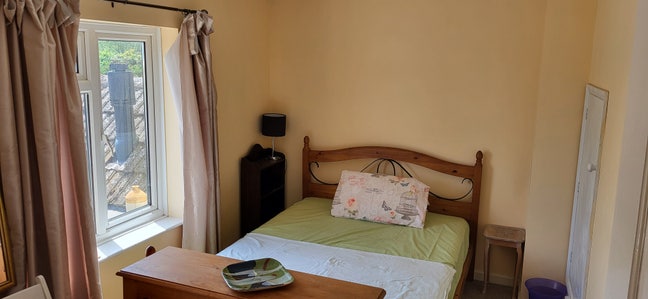 Double room, spacious house, near town, parking Main Photo