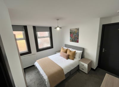 🏛️ Beautiful Room in Renovated Edwardian Home🏛️ Main Photo