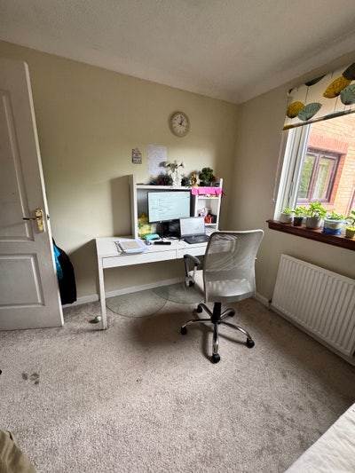 Single  room is Available for Short-Term Stay Main Photo