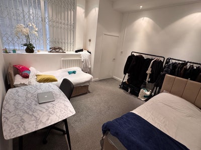 High Holborn Spacious Room Share Main Photo