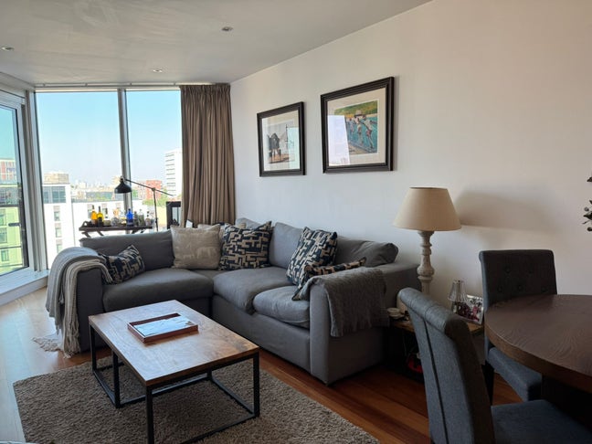Beautiful apartment with river views! Main Photo